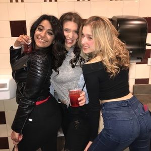 Meet your Posher, Mia